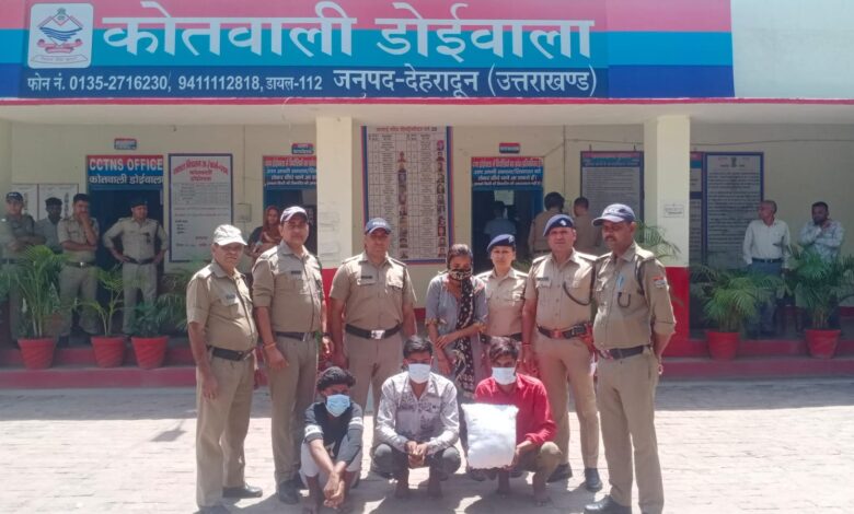 डोईवाला क्षेत्र में हुई हत्या की घटना का दून पुलिस ने किया खुलासा डोईवाला क्षेत्र में हुई हत्या की घटना का दून पुलिस ने किया खुलासा