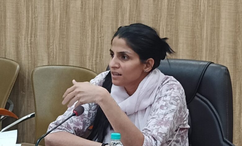मुख्यालय छोड़ने से पूर्व जिलाधिकारी की अनुमति ली जानी अनिवार्य