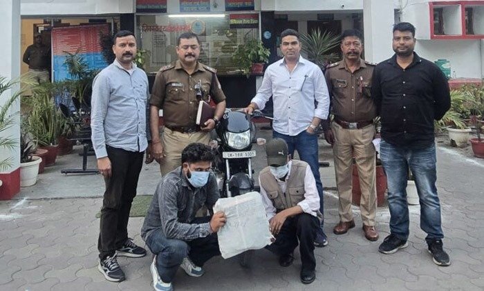दो लाख की अफीम सहित दो गिरफ्तार