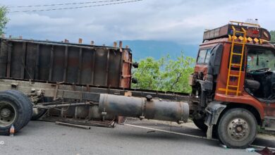NH-34 पर बड़ा हादसा: सांकरी वैलधार के पास कांवड़ियों का ट्रक पलटा, 10 घायल