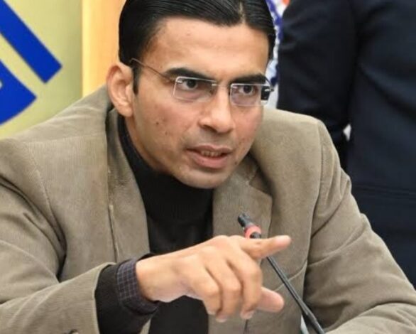 6 शराब की दुकानें सील, जिलाधिकारी का सख्त एक्शन 6 शराब की दुकानें सील, जिलाधिकारी का सख्त एक्शन