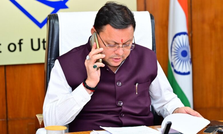 CM DHAMI ने जनसमस्याओं पर की फरियादियों से बात CM DHAMI ने जनसमस्याओं पर की फरियादियों से बात