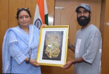 उत्तराखंड की विलुप्त होती लोककलाओं और परंपराओं के संरक्षण के लिए कलाकारों ने विधानसभा अध्यक्ष से की भेंट