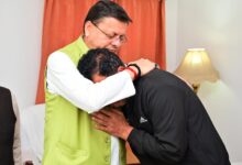 मुख्यमंत्री धामी ने धराली आपदा पीड़ितों से की मुलाकात, हर संभव सहायता का दिया आश्वासन