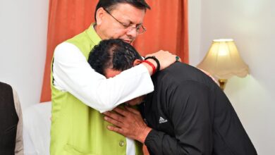 मुख्यमंत्री धामी ने धराली आपदा पीड़ितों से की मुलाकात, हर संभव सहायता का दिया आश्वासन