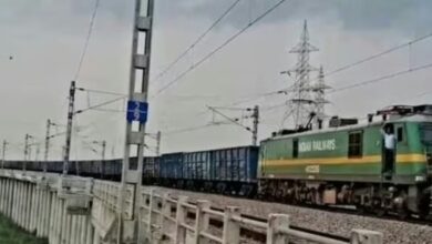 पटरियों पर दौड़ा ‘रुद्रास्त्र’: लंबाई इतनी की गिनना मुश्किल
