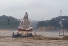 ऋषिकेश में खतरे के निशान को पार कर गई गंगा, घाट जलमग्न